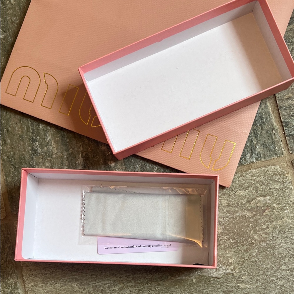 Miu Miu Pink Gift Bag and Box Set - Picture 5 of 5